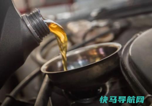 机油开封有沉淀？发动机机油油泥多是什么原因